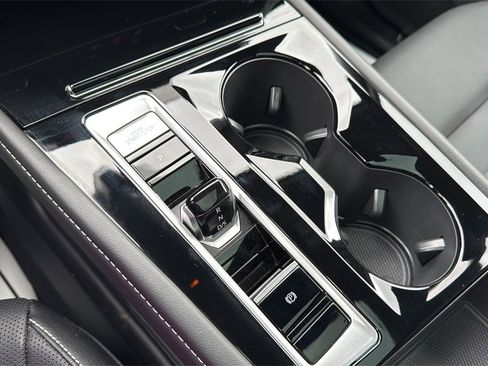 Used 2025 Volkswagen Atlas Cross Sport SEL R-Line image 36