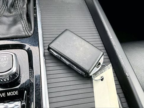 Used 2020 Volvo V60 T5 Momentum image 15