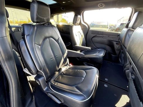 Used 2018 Chrysler Pacifica Limited w/ S Appearance Package image 30