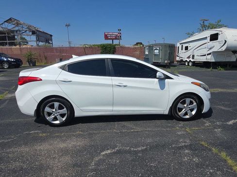 Used 2013 Hyundai Elantra GLS w/ Preferred Pkg image 2