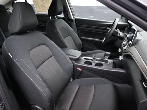 Used 2025 Nissan Altima 2.5 SV FWD image 14