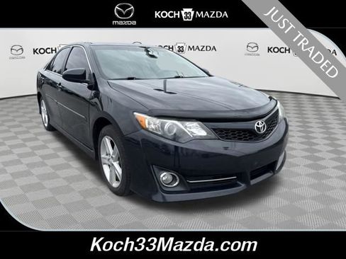 Used 2014 Toyota Camry SE image 1