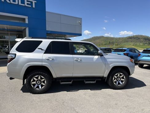 Used 2024 Toyota 4Runner TRD Off-Road Premium w/ Off Road Premium Plus Package AWD/4WD image 3