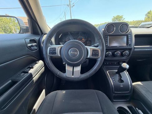 Used 2014 Jeep Patriot Latitude AWD/4WD image 23