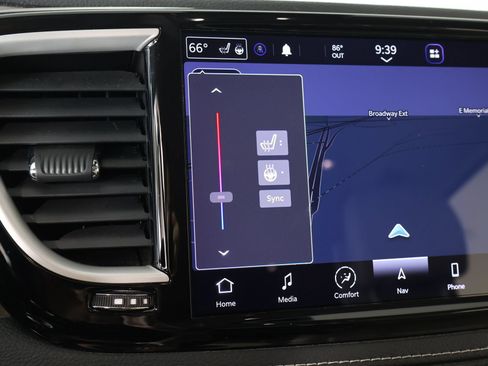Used 2021 Chrysler Pacifica Touring-L w/ Uconnect Theater Family Group FWD image 8