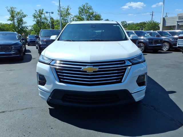Used 2023 Chevrolet Traverse Premier AWD/4WD image 2