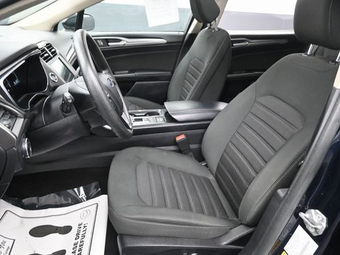 Used 2020 Ford Fusion SE image 27