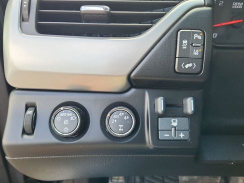 Used 2015 Chevrolet Suburban LTZ AWD/4WD image 20
