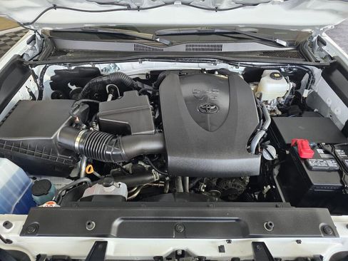 Used 2023 Toyota Tacoma TRD Off-Road image 9