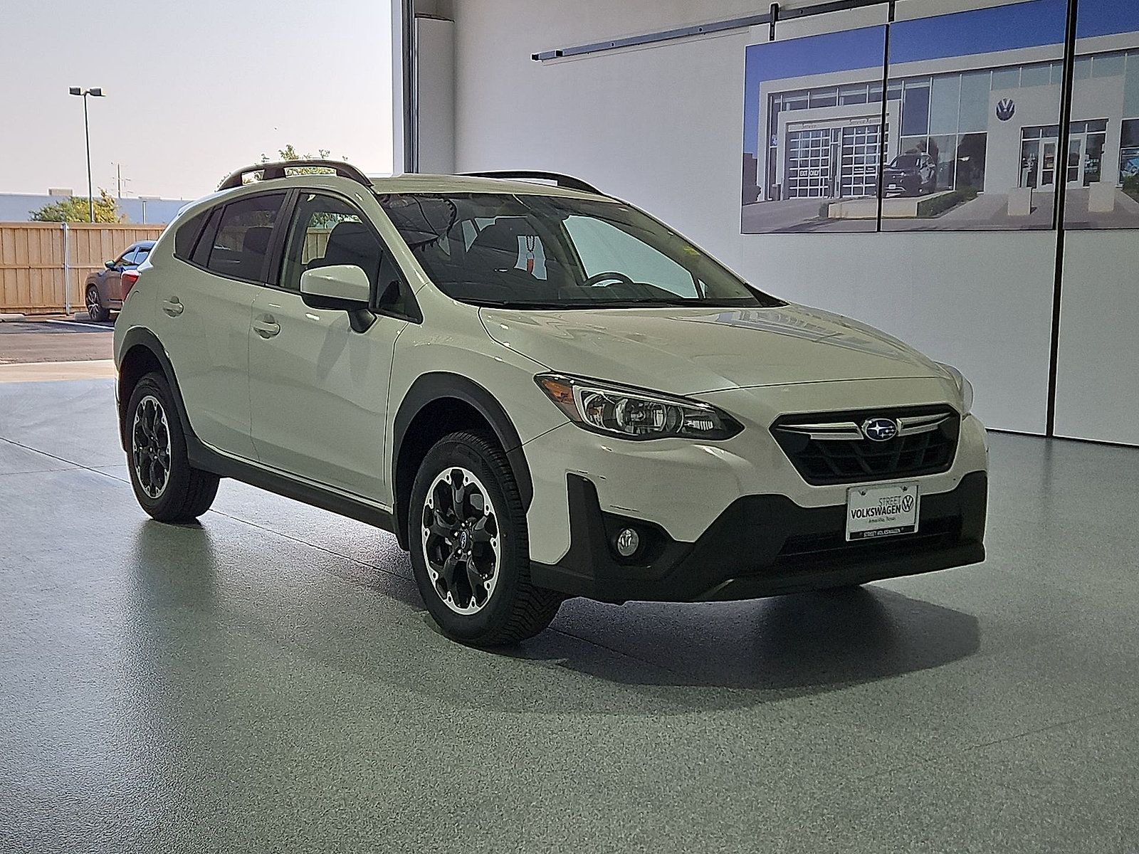 Used 2022 Subaru Crosstrek 2.0i Premium w/ Popular Package #4A AWD/4WD image 2