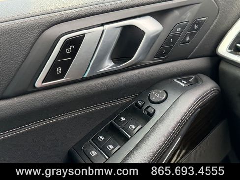 Used 2021 BMW X5 xDrive40i w/ M Sport Package AWD/4WD image 23