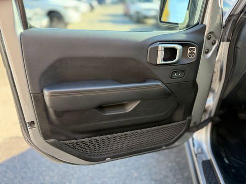 Used 2020 Jeep Gladiator Mojave w/ Dual Top Group image 22