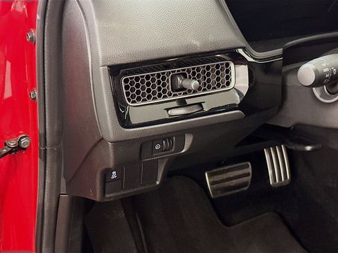 Used 2025 Honda Civic Sport image 17