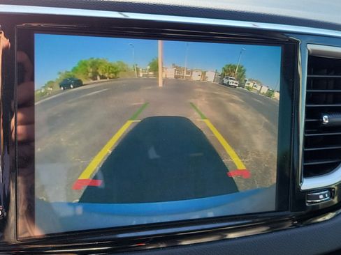 Used 2024 Chrysler Pacifica Touring-L image 25