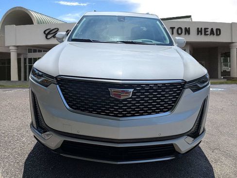 Certified 2024 Cadillac XT6 Premium Luxury w/ Technology Package FWD image 9