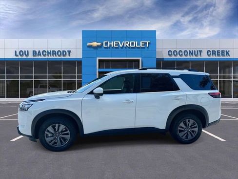 Used 2025 Nissan Pathfinder SV image 5