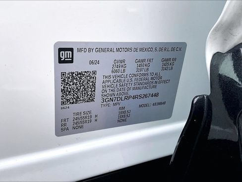 Used 2024 Chevrolet Equinox EV LT FWD image 3