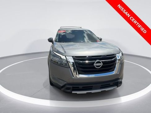 Certified 2025 Nissan Pathfinder SL w/ SL Premium Package AWD/4WD image 3