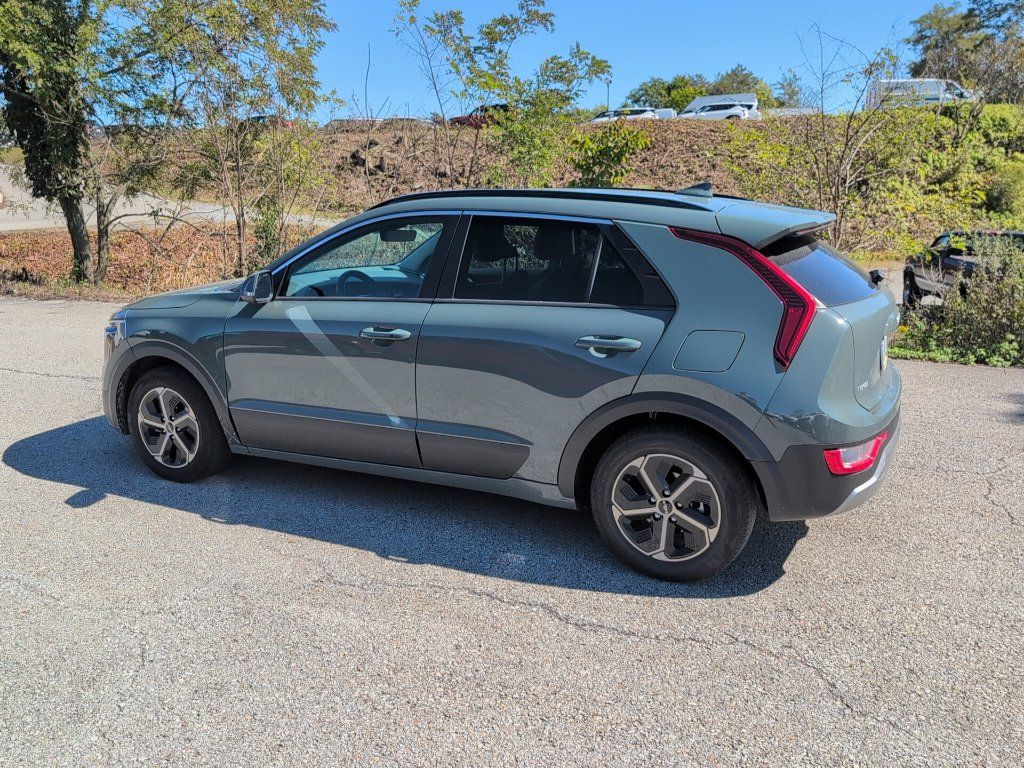 Used 2024 Kia Niro EX FWD image 4