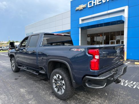 Used 2021 Chevrolet Silverado 2500 Custom w/ Custom Value Package AWD/4WD image 3