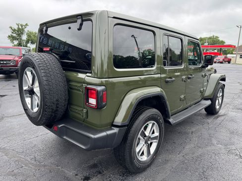 Used 2022 Jeep Wrangler Unlimited Sahara AWD/4WD image 7