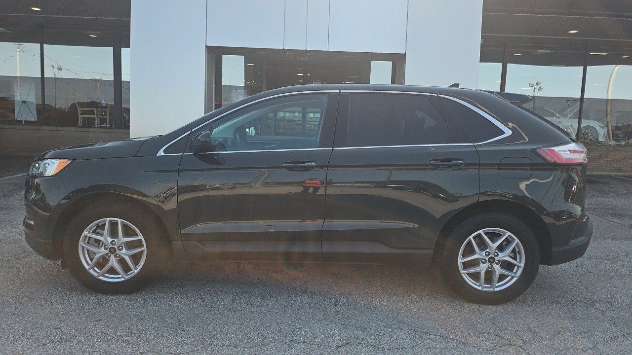 Used 2024 Ford Edge SEL AWD/4WD image 2