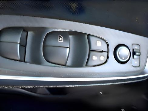 Used 2025 Nissan Sentra SR w/ SR Premium Package image 22