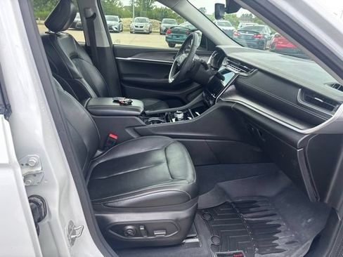 Used 2023 Jeep Grand Cherokee L Limited w/ Black Appearance Package AWD/4WD image 20