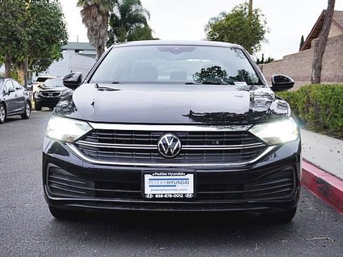 Used 2024 Volkswagen Jetta SE image 5