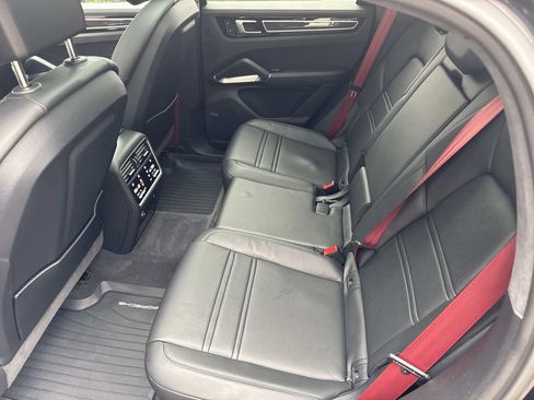 Used 2022 Porsche Cayenne Turbo S AWD/4WD image 15