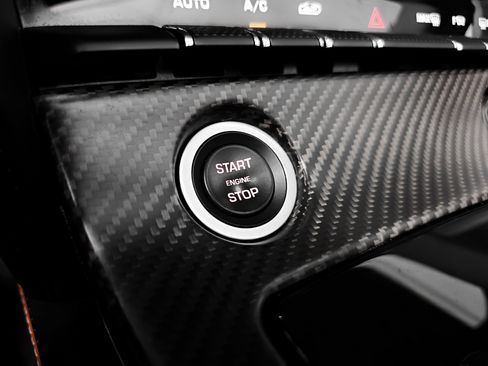 Used 2019 Jaguar F-TYPE SVR image 34