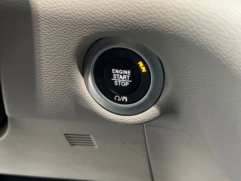 Used 2020 Chrysler Pacifica Touring-L image 58