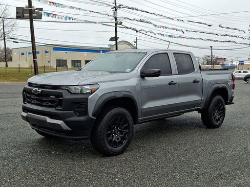 Used 2023 Chevrolet Colorado Trail Boss w/ Technology Package image 3