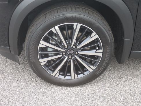 New 2026 Nissan Pathfinder Platinum w/ Accent Package AWD/4WD image 11