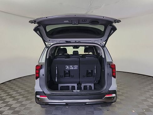 Used 2026 Kia Carnival SX FWD image 6