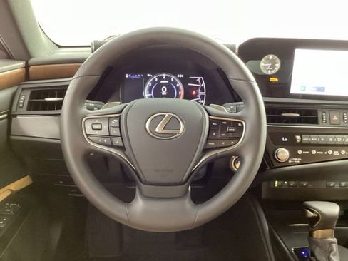 Used 2025 Lexus ES 350 w/ Premium Package FWD image 19