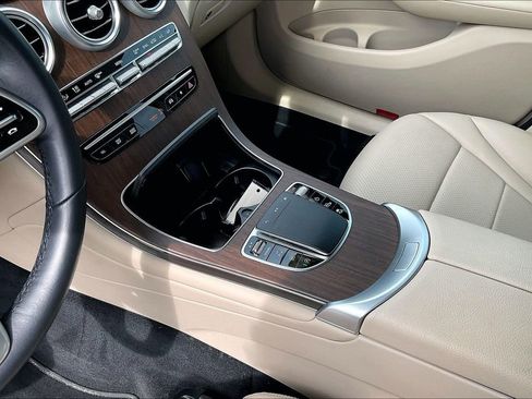 Used 2022 Mercedes-Benz GLC 300 image 16