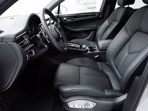 Certified 2026 Porsche Macan AWD/4WD image 23