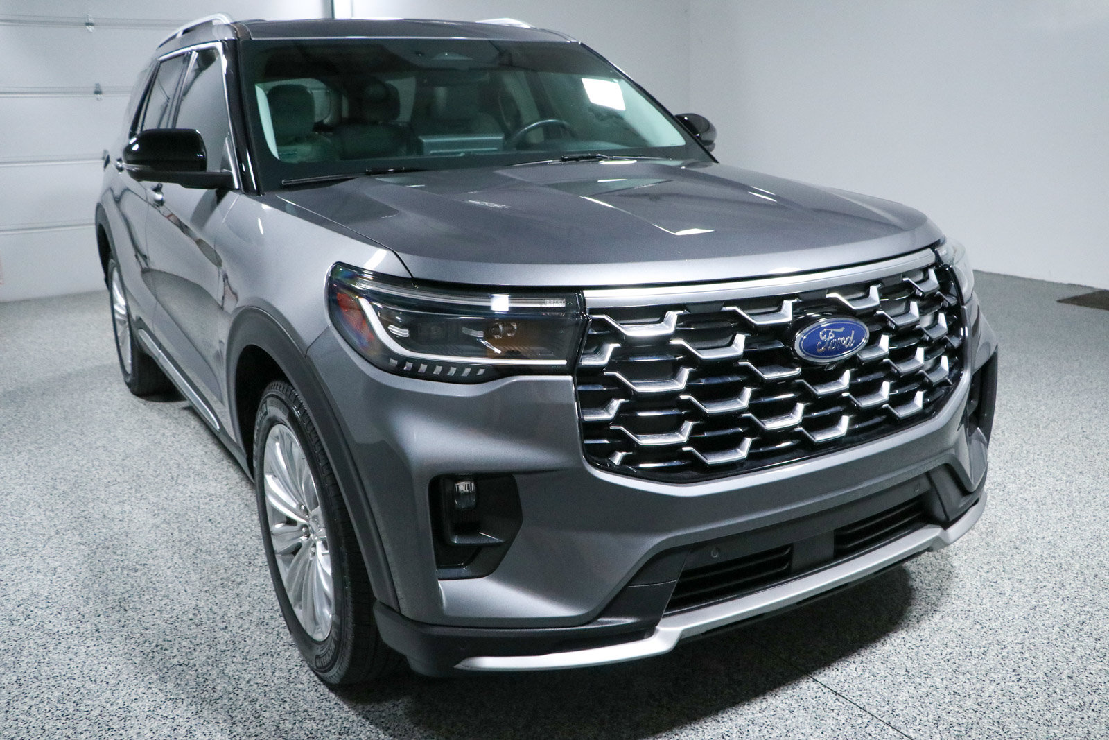 Used 2025 Ford Explorer Platinum w/ LUX Leather Package AWD/4WD image 5