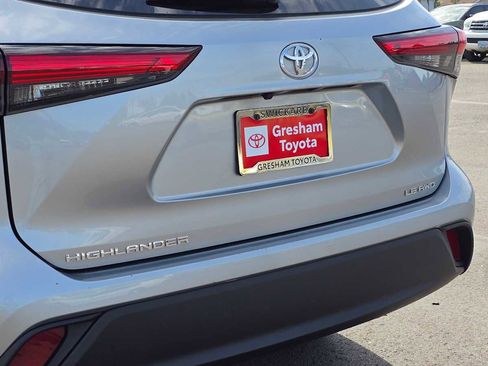 Used 2023 Toyota Highlander LE AWD/4WD image 14