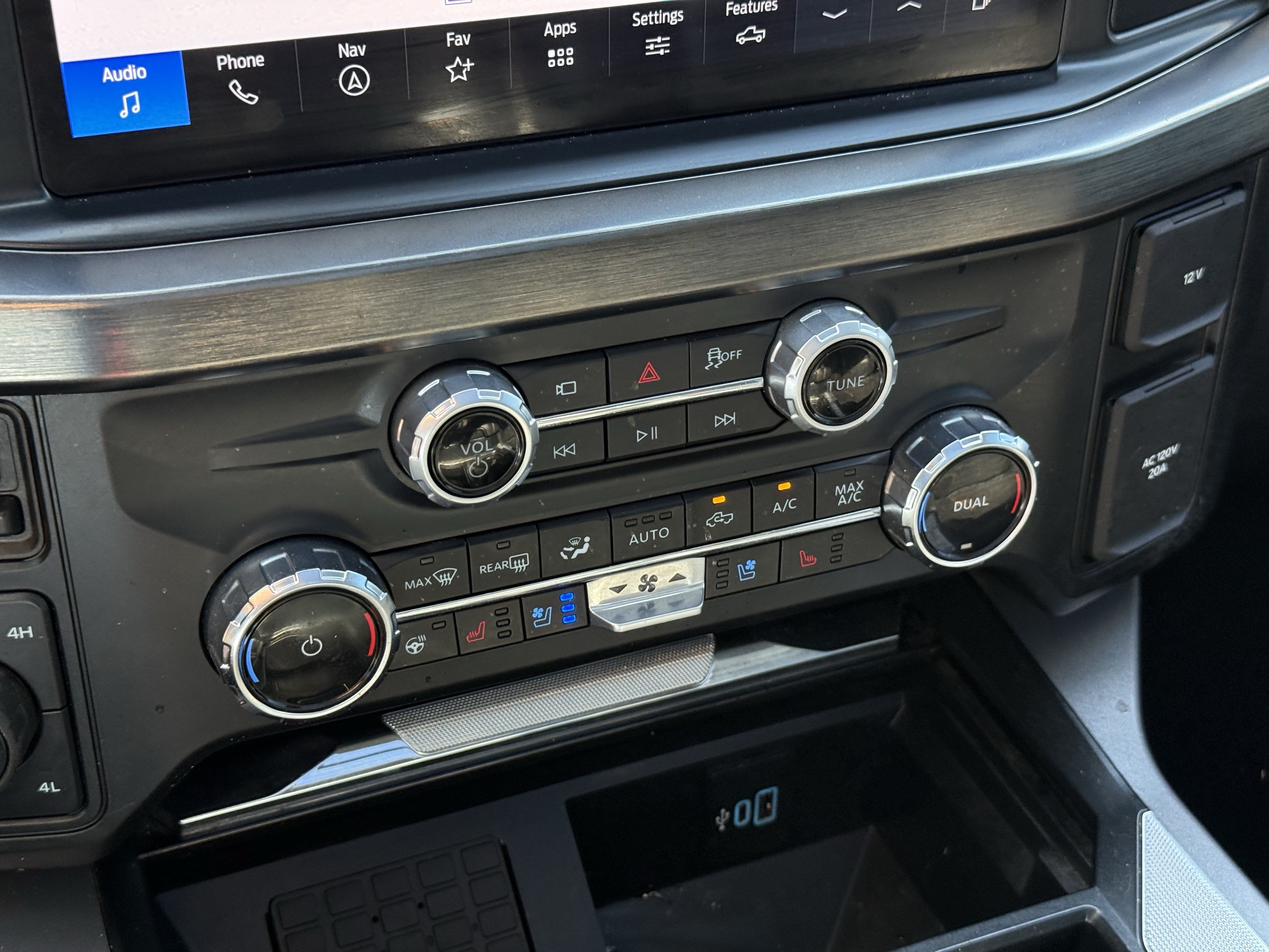 Used 2025 Ford F350 Lariat w/ Lariat Ultimate Package AWD/4WD image 23