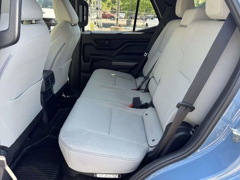 Used 2025 Toyota 4Runner SR5 AWD/4WD image 17
