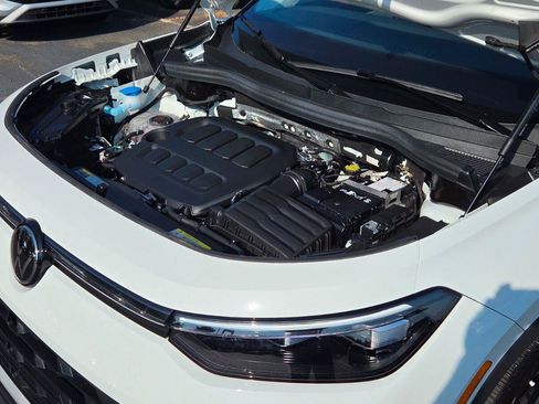 Certified 2026 Volkswagen Tiguan SE AWD/4WD image 19