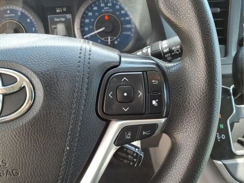 Used 2020 Toyota Sienna L FWD image 17