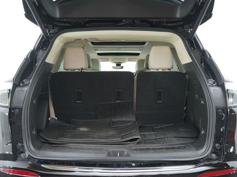Used 2024 Buick Enclave Avenir image 17