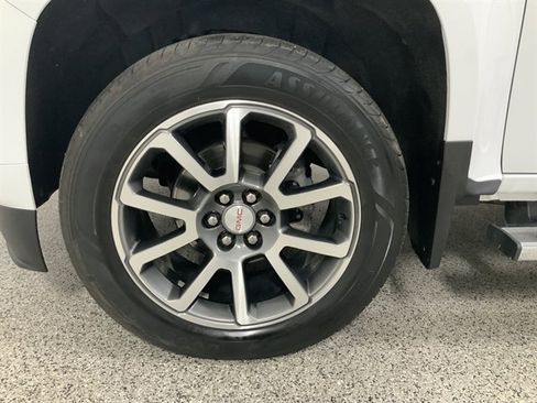 Used 2021 GMC Canyon Denali image 11