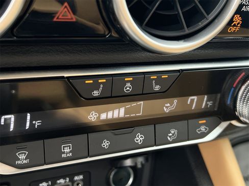 Used 2025 Nissan Sentra SV w/ SV Premium Package image 16