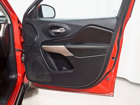 Used 2017 Jeep Cherokee High Altitude w/ Luxury Group image 32