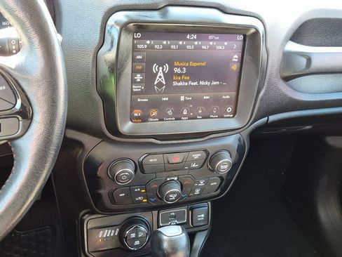 Used 2022 Jeep Renegade Trailhawk AWD/4WD image 21