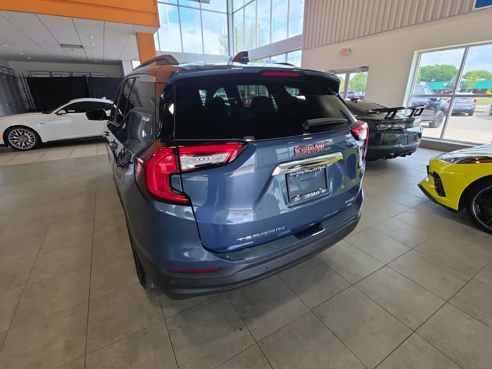 Used 2024 GMC Terrain SLE w/ Driver Convenience Package AWD/4WD image 11